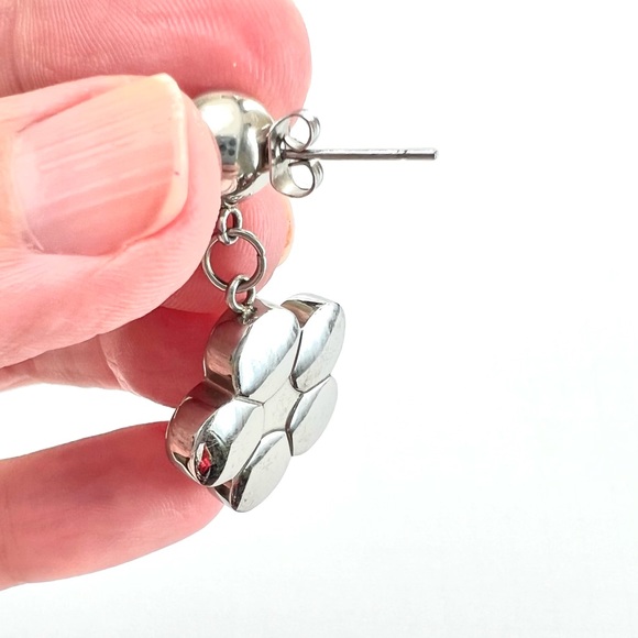 Stainless Steel Flower posts Earrings - Picture 6 of 10